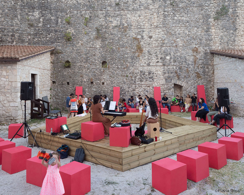 TSPOON, LA PENTANA, allestimento degli spazi esterni di Rocca Janula | Cassino (FR) | 2022